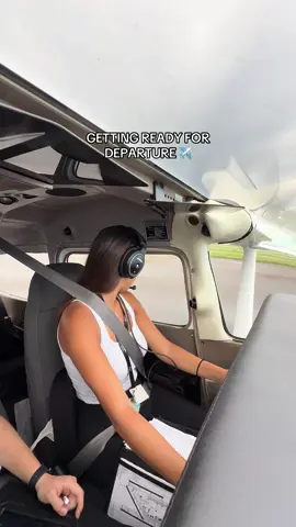 #flighttraining #femalepilot #aviation #atctower #aviationgeek 