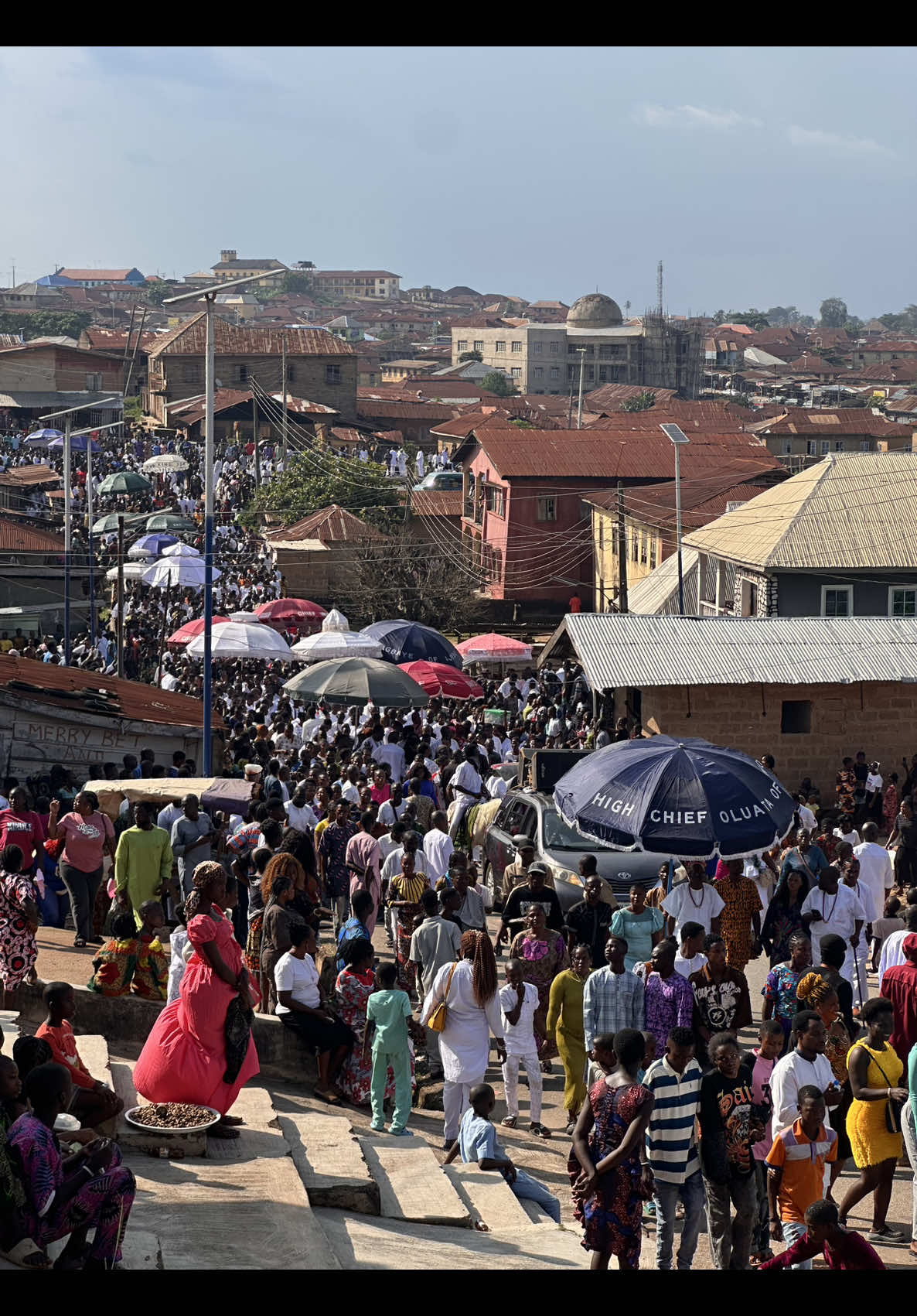 The People of the Ancient Kingdom of Owo, Ondo State gather in joy to celebrate their Mighty King, Olowo of Owo Land at the Igogo Festival 2025. #Olowo #igogofestival2025 #owo #ondostate #culturebyace 