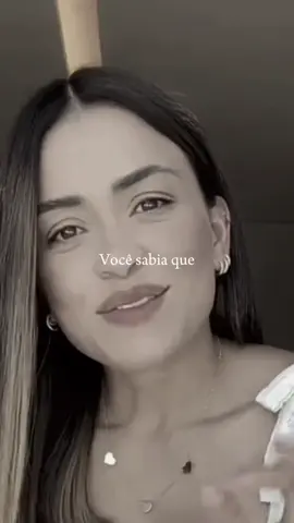 Mulher, respeitar o seu marido não é apenas um conselho… é um chamado de Deus. 🙏✨ Respeito não é submissão cega, mas amor que escolhe honrar. 💖 É reconhecer o esforço dele, mesmo quando o mundo parece pesado demais. 💪 Quando você respeita, você constrói pontes e não muros. 🌉 Quando você valoriza o coração dele, você fortalece o casamento que Deus uniu. 💍 Palavras duras ferem… mas palavras de encorajamento curam. 💬💛 Lembre-se: Deus coloca cada um de nós ao lado de alguém para crescer junto. 🌱 Seja luz no caminho dele, seja apoio nos dias difíceis, seja oração nos momentos de dúvida. ✨🙏 O respeito feminino transforma lares, fortalece famílias e honra ao Senhor. 🕊️ Não é apenas pelo marido… é por você, é pelo casamento, é pelo plano de Deus para a sua vida. 💒 Escolha respeitar, amar e edificar. E verá que a bênção de Deus é maior quando caminhamos juntos. 🌟 🎤📽️Caroline Helena  #tiktok #deusnocontrole #respeito 