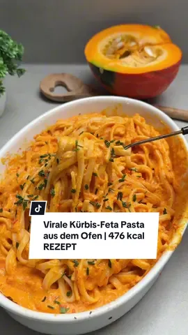 REZEPT ⬇️ Kürbis-Feta Pasta 476 kcal | 77 Kohlenhydrate | 27 Protein | 6 Fett bei 1 von 3 Portionen Die virale Feta Pasta aus dem Ofen neu interpretiert mit Kürbis!! UNFASSBAR CREMIG, lecker und dein neues Lieblingsrezept im Herbst zum abnehmen! 3 Portionen 🎃 250g Linguine Nudeln 🎃 1/2 Hokkaido (ca. 350g) 🎃 1 rote Spitzpaprika  🎃 100g Feta Light 🎃 optional: 30g More Protein Sahne* Salz, Pfeffer, Gewürz: z.B. 1,5 El Italian Allrounder* *aktuell mit Code „TJ“ versandkostenfrei ab 25€ bei @MORE NUTRITION || Unter allen Bestellungen über den Code werden 2 Supportboxen voller More Produkte vergeben von mir 🥰 Nudeln kochen, Kürbis würfeln & mit Paprika, Feta, dem Gewürz und etwas Ölspray in den Ofen schieben! ⏰ 200 Grad O-/U Hitze ca 25 min Anschließend Schuss Nudelwasser, pürieren, optional das Sahne Protein für mehr Proteine & cremigkeit hinzufügen, abschmecken, Guten Appetit!! #fetapasta #kürbis #kürbisrezept #viralestiktok #kalorienarm      