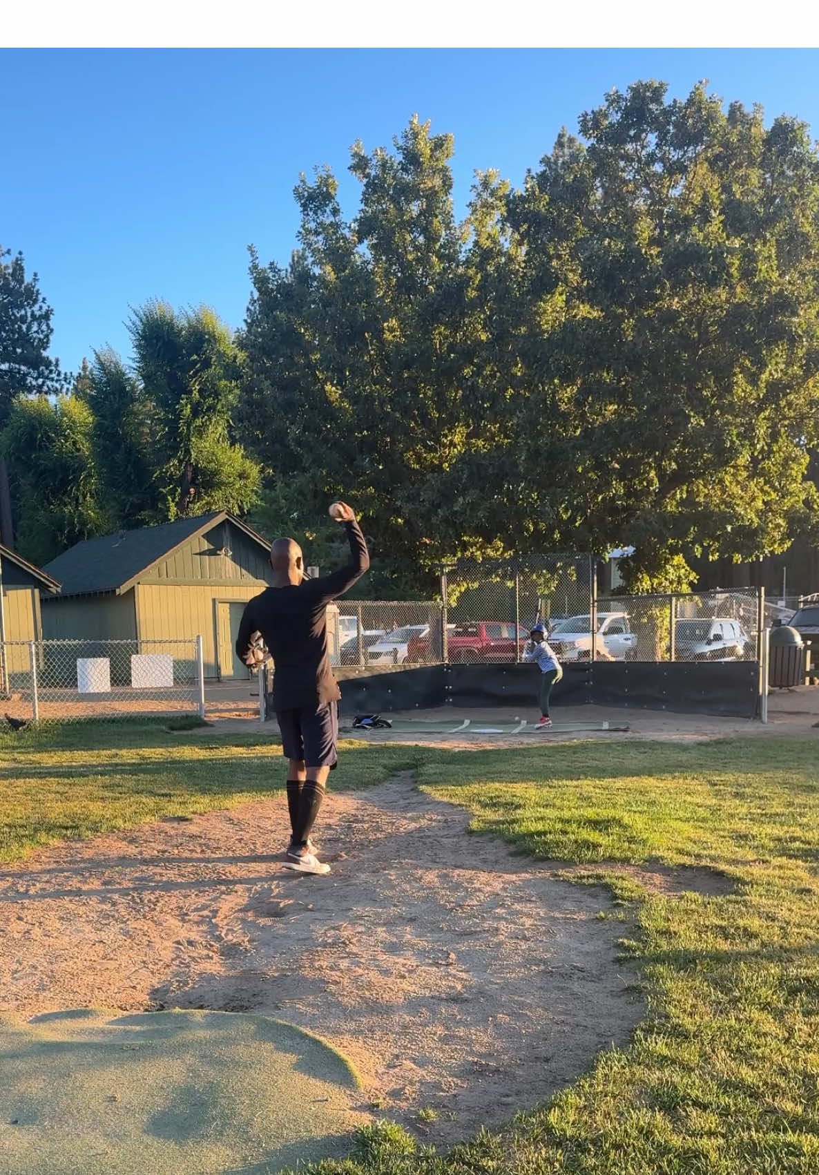 Así se despertó en @Lafamiliadecayden la pasión por el béisbol ⚾️ • Gracias @Francys Escobar @Massimilianoescobar23 @alcidesescobar122 por habernos transmitido este hermoso sentimiento.