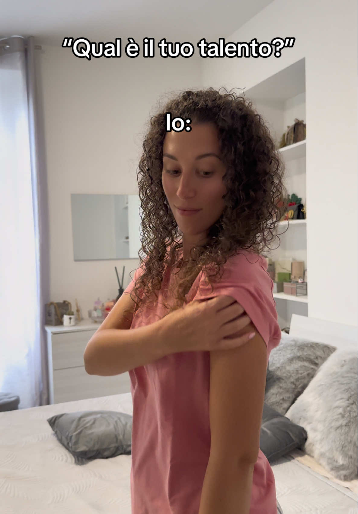 Sono una ragazza assonnata con una vita frenetica..  È molto difficile!  #talentotiktok #trendtiktok #videodivertenti 