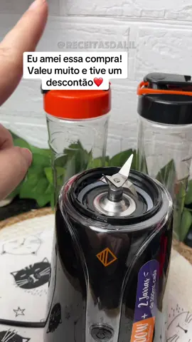 Esse blender da cadence é maravilhoso! Tritura muito é forte e facil de usar! Com desconto ainda! Eu amo utensílios de cozinha que me ajudam de verdade #blender #mixer #tiktokshop 