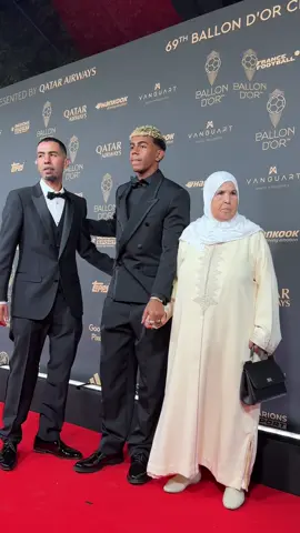 Lamine Yamal and his family on the red carpet of the Ballon d’Or #ballondor 