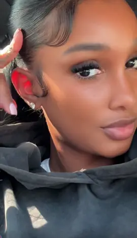 Happy Monday 😃#berniceBurgos 