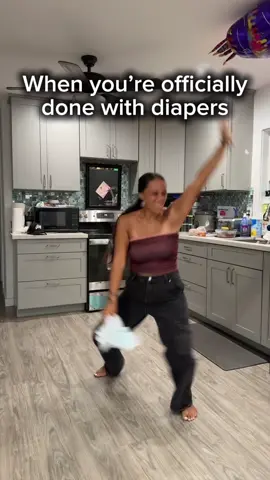 7 kids, 13 years of buying diapers, and we’re officially DONE👏🏾👏🏾 Thank you @Huggies® for holding my kids’ messes and taking my money all these years😭 Just finished train my last baby in 2 days and I’m so excited to never buy another box of diapers again😂 unless it’s for a baby shower☺️  #MomOf7 #Motherhood #MomLife #Parenting #Parenthood 