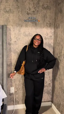 HALLOW ITS MEEEEEEE!!! Let’s just say your girl enjoyed her birthday a little too much and just getting back on regular programming😅. Everyday A girl still tiiiiyyyyaaadddd.  Also it’s time to switch up the hair, are we thinking bussdown????? P.S  @alo   mainfesting a collab in the future 👀💕 I love your sweatsuits!!! #grwm #grwmroutine #routine #morning #morningroutine 