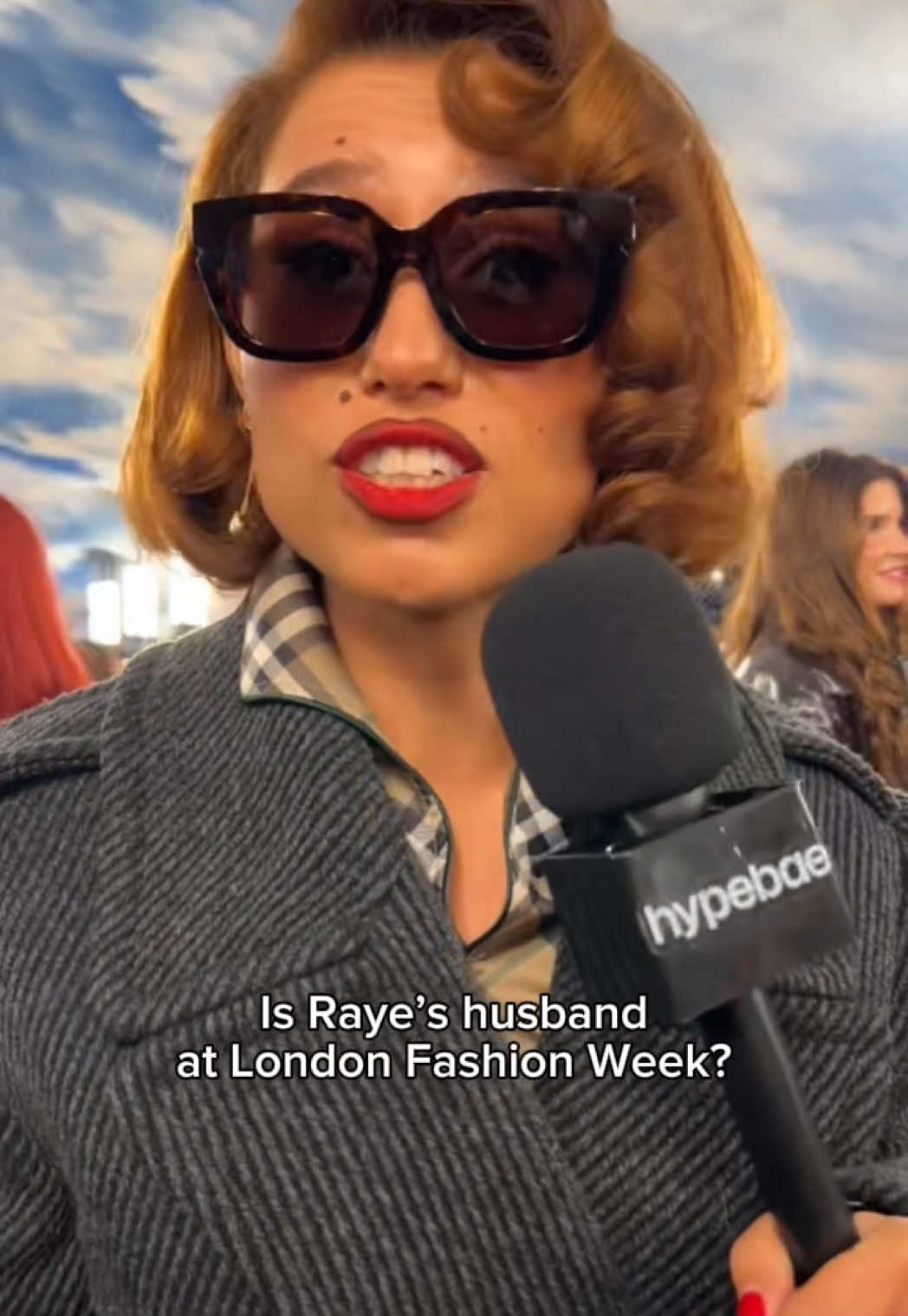 The hunt is on at #LFW for @Raye’s husband! 💍 Video: Hypebae #raye #whereismyhusband 