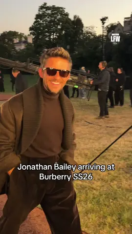 #jonathanbailey arriving at #burberry SS26 show in London  #lfw #TikTokFashion #dazedfashiontv 