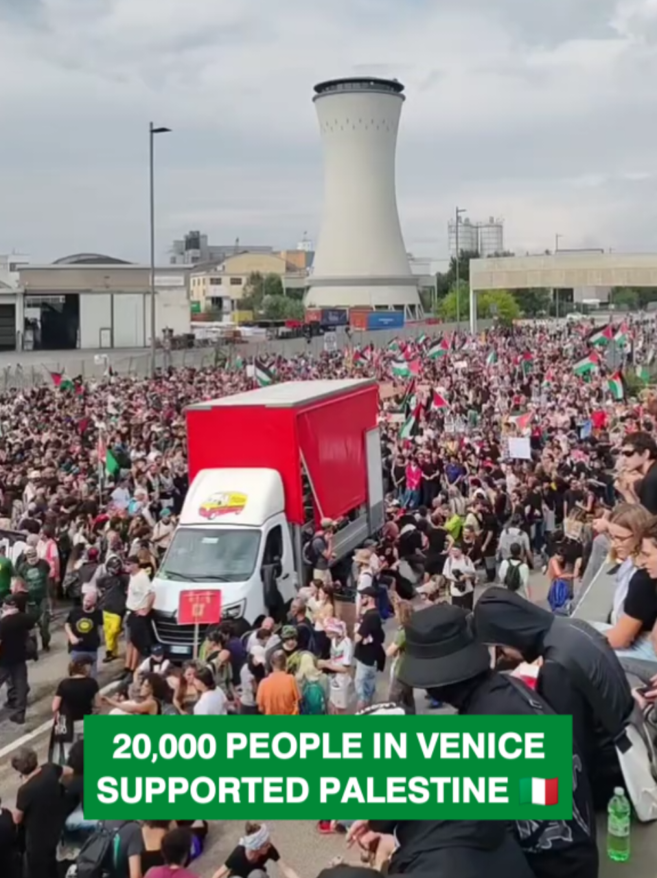 🚨🇮🇹 𝟮𝟬,𝟬𝟬𝟬 𝗣𝗘𝗢𝗣𝗟𝗘 𝗜𝗡 𝗩𝗘𝗡𝗜𝗖𝗘 𝗦𝗨𝗣𝗣𝗢𝗥𝗧𝗘𝗗 𝗣𝗔𝗟𝗘𝗦𝗧𝗜𝗡𝗘 Thank you to the brave people of Italy. 🇵🇸❤️✌🏻 𝗦𝗼𝘂𝗿𝗰𝗲 | 𝗜𝗿𝗮𝗻 𝗦𝘂𝗽𝗽𝗼𝗿𝘁 #Iransupport  #irankeytopalestine 