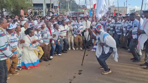 #የካፈቾን ብሔር የሚገልጹ ባህላዊ  ዘፈንና  ልዩ ልዩ ትርዕቶች  ከአጎራባች ዞኖች ጭምር በማቅረብ ወደ  ቦንጌ ሻምቤቶ ለጉብኝት  በማቅናት የፌስትቫል ፕሮግራም  ተጠናቋል። Waama Diggoona Shaggitote! Gallaame Baaroo Tuneba!! #ማሽቃሮ 2018 ዓ/ም 🔵🔴🔵🔴⚪️🔵 💚💛❤!! #kaffa #fypシ゚viralシfypシ゚ #reelsvideoシ         