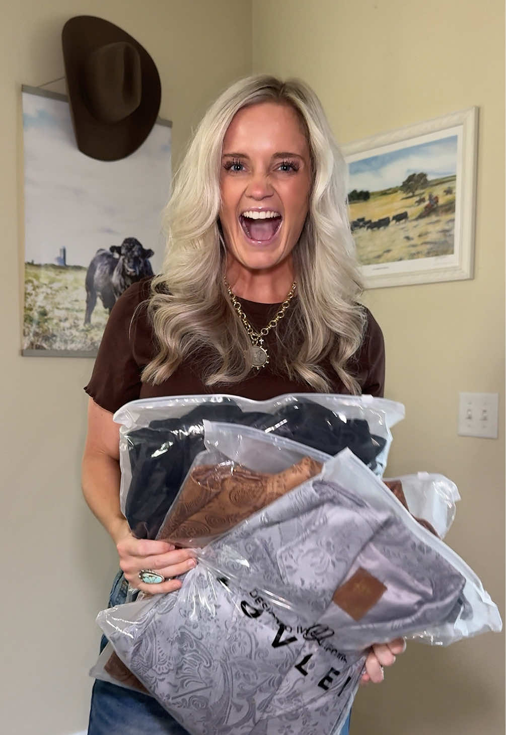 you will search high and low to find a luxury western blazer of this caliber!! don’t forget to use code: everydaywithsj for 15% off!! #westernfashion, #fallfashion, #outfitinspo, #western, #corporatecowgirl 