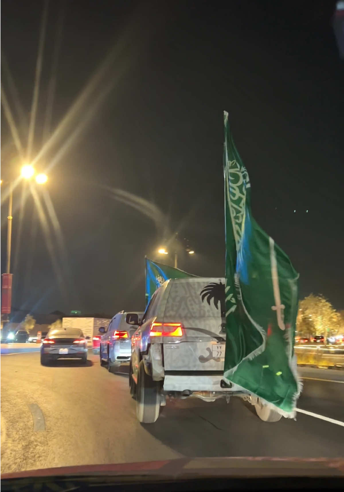 اول فرّه قبل اليوم الوطني ههههههه حماسنا ملايين ربي يعز الدار ويعز حكامها ومسؤولينها وشعبها وكل مافيها 🤍🤍🤍🤍 #احتفل_في_الخبر #الخبر #عيد #المنطقة_الشرقية #السعودية 
