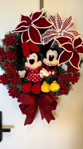 Guirlanda de 60cm com tema Mickey e Minnie , lindíssima opção para decorar sua casa neste Natal! Enviamos para todo Brasil!  #natalchegando #christmas ###natal2025 #londrina #guirlandadenatal 
