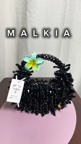 En matière de sac en perles brodés nous sommes pionnière à Lomé. Cette vidéo dit tout , pour avoir un de nos sacs c'est simple écrivez nous un message en privé. #tiktoktogo🇹🇬 #tiktokafrique🇹🇬🇨🇩🇨🇮🇧🇯🇬🇦🇨🇲🇬🇦 #tiktokfrance🇨🇵 #cotedivoire🇨🇮 #fyppppppppppppppppppppppp #sacenperles🇹🇬 #fyppppppppppppppppppppppp #pourtoii 
