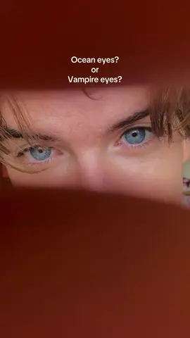 Ocean eyes or vampire eyes? #oceaneyes #eyes 