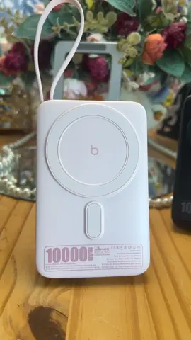 Sua bateria tem ansiedade social e acaba sempre que o rolê fica bom? 😩 Diga adeus ao perrengue do 1% com essa belezinha! Apresentando o Power Bank da Basike que é praticamente um canivete suíço da tecnologia: 🔋 10.000mAh: Carga pra você e pra galera! 🧲 Carrega por indução: Só encostar e a mágica acontece! 📺 Vira suporte: Perfeito pra maratonar aquela série enquanto carrega. 🔌 Já vem com cabo: Porque a gente pensa em TUDO! Chega de drama! Garanta sua independência energética aqui na @rebeca_capinhas_mania_ e mantenha a bateria (e o bom humor) sempre no 100%! 😉 #PowerBank #CarregadorPortatil #Basike #BateriaInfinita #XôBateriaFraca      