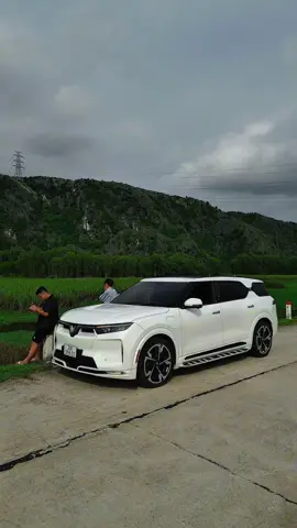 Mọi người giúp em 1 follow để em có nhiều khách hơn nha #xuhuongtiktok #vf9 #vf8luxplus #vinfast #ThuêXeCóLái 