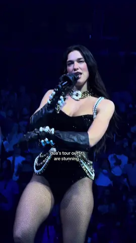 the beading and the feathers and the fur it’s everything #dualipa #radicaloptimismtour #dualipatour #dualipaconcert 