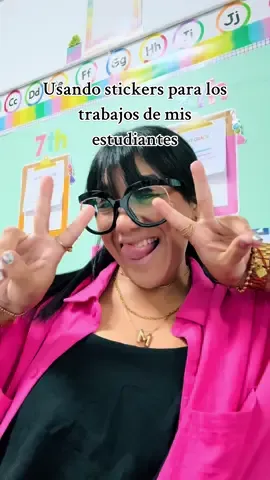 Somos una maestra con estrategias del ayer, modernizadas. No por ser 100% digital, voy a dejar esas cositas que me gustan, como añadir stickers a los trabajos.  Igual utilizo memes como stickers. 😂💕 #LanguageLearning #puertorico #maestra #ipadteacher #goodnotes6