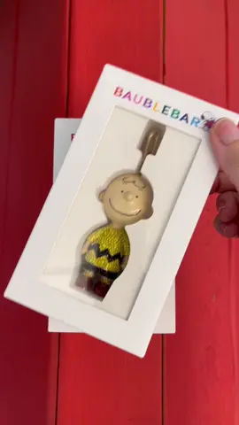 Peanuts x BaubleBar is here to bring nostalgic charm to your every day items 💫 Shop these accessories now!