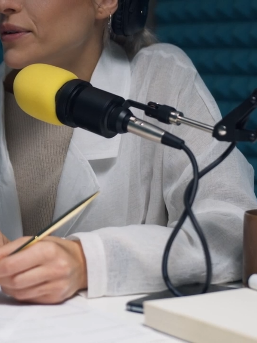 عايز تبقى نجم الإعلام القادم؟ الفرصة اللي ممكن تغيّر مستقبلك في إيدك دلوقتي هتتعلم معانا: أسرار الإذاعة والتقديم باحترافية. مهارات التصوير والمونتاج زي المحترفين. كتابة المحتوى الإعلامي اللي يشد أي جمهور. تخطيط الحملات الصحفية بخطوات عملية. دي مش مجرد دورة… دي بداية رحلتك الإعلامية اللي هتفتحلك أبواب الشهرة والشغل. العنوان: مدينة مبارك، مول كارفور، آخر عمارة في الممر، الدور الخامس. للحجز والاستعلام: 01065073652 الأماكن محدودة… إلحق واحجز مكانك قبل ما يطير منك!