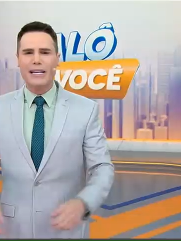 Sim, Luiz Bacci fez uma homenagem comovente ao falecimento de **JP Mantovani**, que tocou profundamente seus seguidores e colegas de profissão 🖤. 📜 **A Carta de Homenagem**   Bacci, que foi colega de JP no programa *Cidade Alerta*, escreveu uma carta aberta nas redes sociais, destacando a generosidade, o profissionalismo e o carisma do amigo. Embora o conteúdo completo da carta não tenha sido divulgado nos portais principais, ele mencionou que JP era “**um homem de luz, que iluminava os bastidores com sua alegria e respeito**”. Ele também fez um apelo por mais empatia nas redes sociais, pedindo que as pessoas respeitassem o luto da família, especialmente de **Li Martins**, esposa de JP, e da filha do casal, **Antonella**. 💬 Trecho marcante da carta: > “Hoje o jornalismo perde um rosto conhecido, mas o mundo perde um coração raro. Que sua passagem seja leve, JP.” A homenagem foi acompanhada por uma foto dos dois nos bastidores da Record, e muitos fãs comentaram emocionados, dizendo que Bacci conseguiu traduzir o sentimento coletivo de perda. Se quiser, posso te ajudar a escrever uma mensagem ou post inspirado nessa homenagem. Algo que reflita carinho, respeito e memória.#jpmaltovani #algoritmotiktok #Luto #rouge