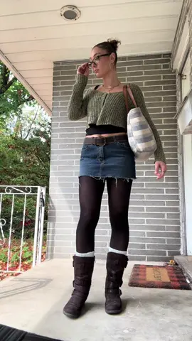 Just another day being cute🫰🏻 #trendalert #ootdfashion #thriftedstyle #uofg 