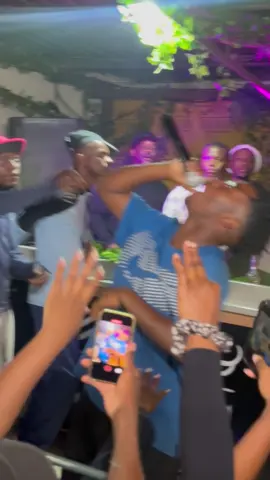 “gape nna ke maburna,Oh shxt,ke shebule ke no scanner,ohh tem” @ShebeMaburna #ONLYATAMIGOS #fyppppppppppppppppppppppp #amigospalace 