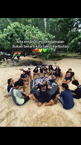 still yoman🤚🏻🤚🏻🤚🏻 #bobmarley #pantaivibes #watuleterbeach 