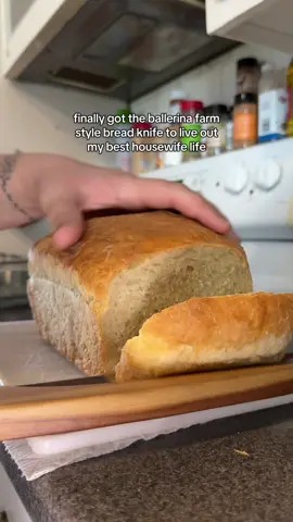 homemade bread >>> #breadknife #ballerinafarm #housewife 