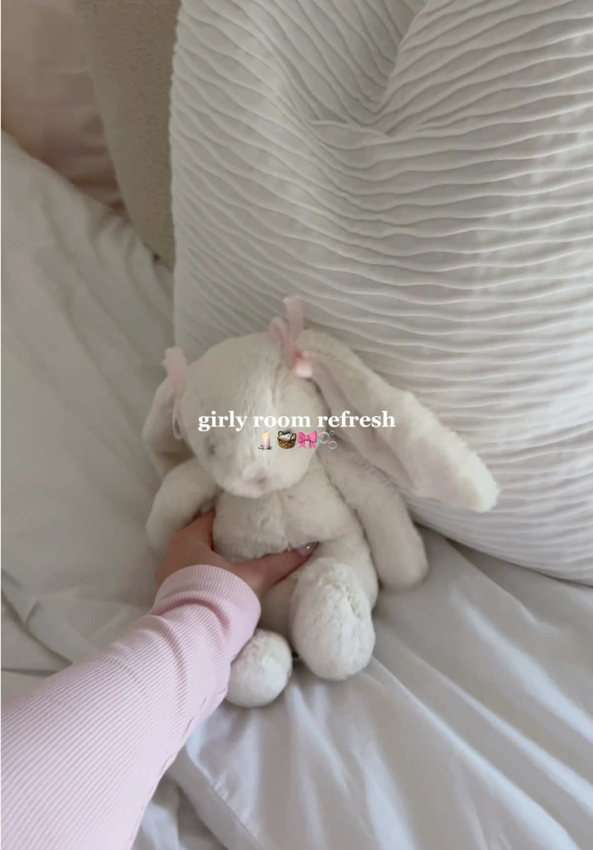 girly room refresh🧺🎀🫧 #resetwithme #roomrefresh #roomreset #resetroutine #girly #cleaning #CleanTok #cleaningroutine #sundayreset #reset #girlyreset #room #roominspo #girlyroom #fyp #viral #imalination #cleanwithme #organization