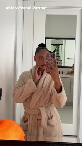 My fall evening routine for moisturized skin and cozy evenings just 3 products with a soothing relaxing scent so nice for some you time 🥰 @Moroccanoil  #MoroccanoilPartner