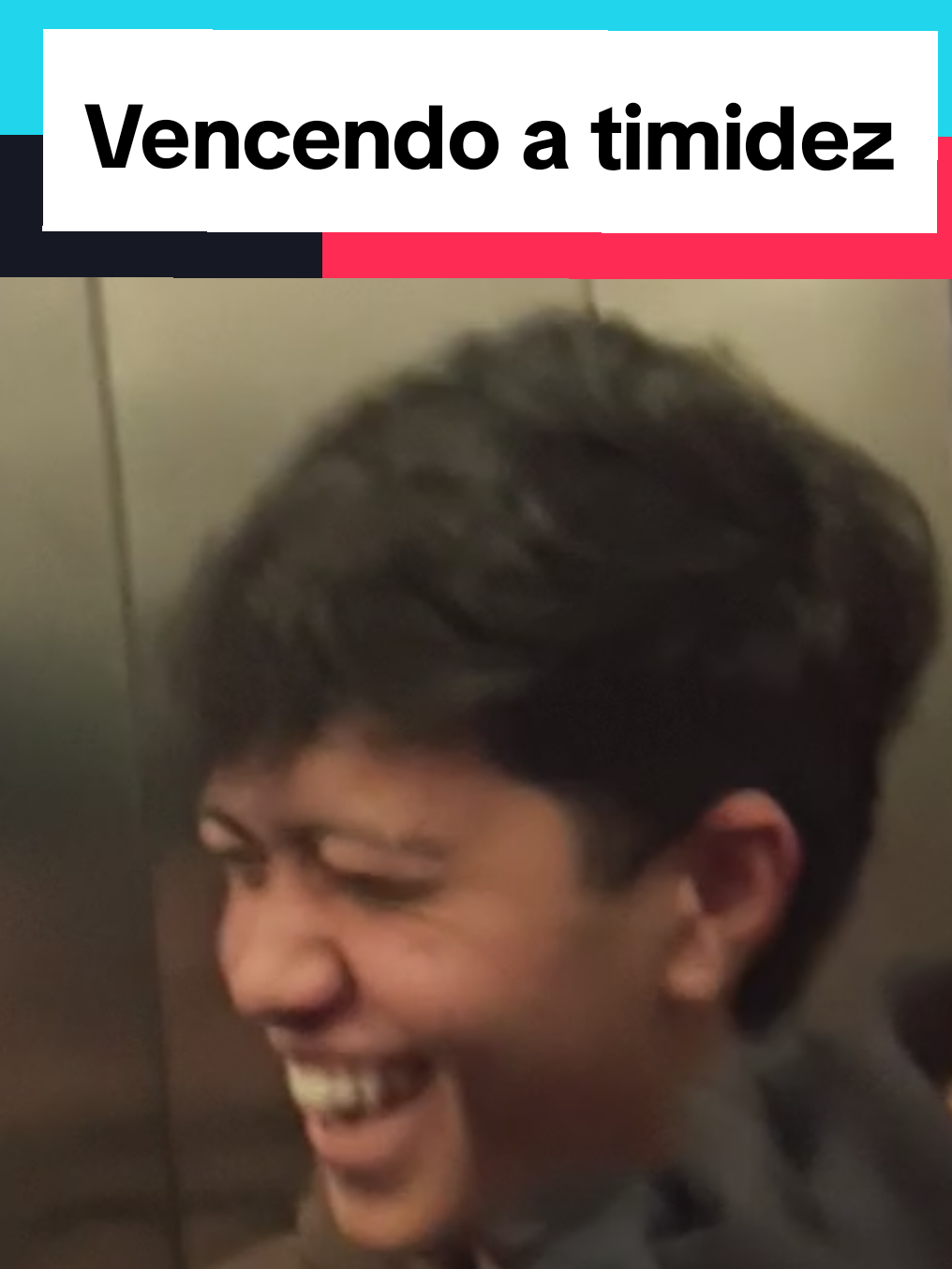 vencendo a timidez no elevador 🤣 . #videosengracados #timidez #comedia #humor 