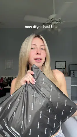 they’ve done it again… impact is the best collection I swear and these colors are 🤌🏼💋 @DFYNE #dfyne #dfynehaul #dfyneimpact #gymclothes #unboxinghaul 