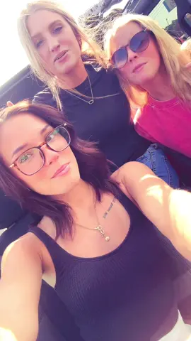 Bringing back our 2020 song 🙌 #fyp @kylie.lovell.8 @Graciemae 💐🪼💖 