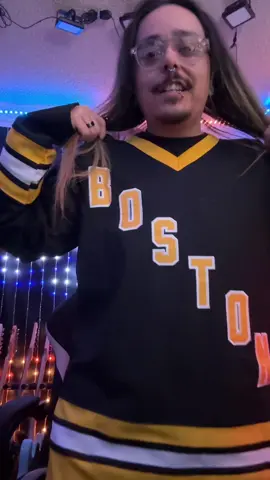 Get this stitched hockey jersey, which is great quality and really affordable right here on the TikTok shop. ##happygilmore##jersey##hockeyjersey##fyp##stitchedjersey