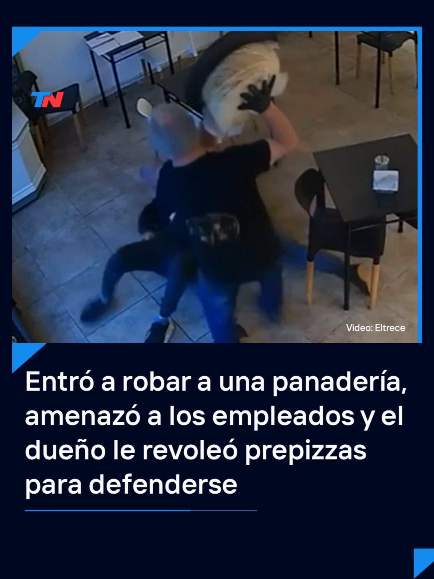 El atacante intentó agredir a un cliente, pero el dueño del local le tiró una pila de prepizzas y logró frenarlo. Ocurrió en Ituzaingó.
