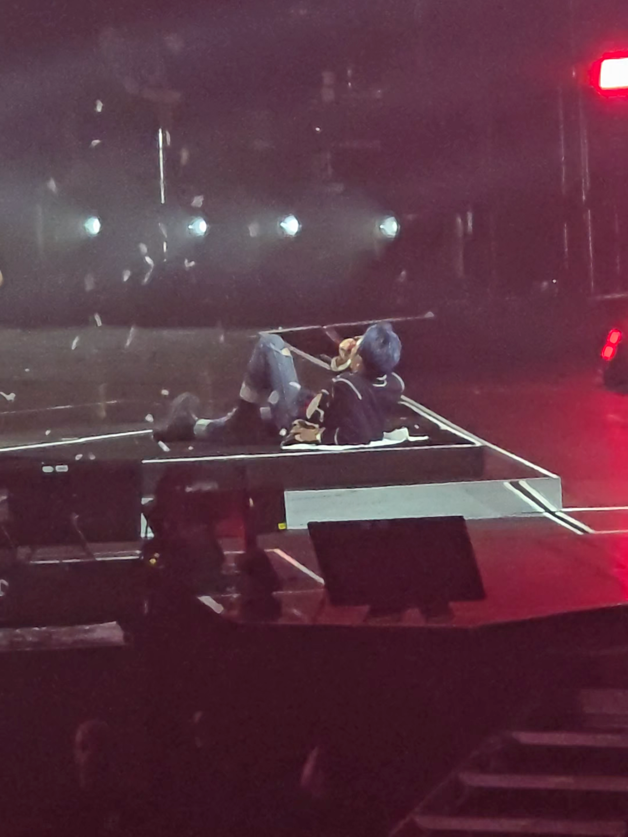 Can we talk about his voice? 😳❤️ #gd #gdragon #gdragonparis #ubermensch #kpopfyp