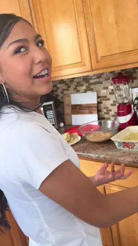 Yes my girls can cook too. @Kimberly making her favorite chicken. @Natmyproblem #viral #parati #fyp #cookingathometiktoktv #spanishtiktok 