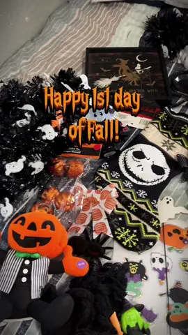 Halloween is Here! 🎃 #halloween #halloweendecor #1stdayoffall #falldecor #halloweenroomdecor