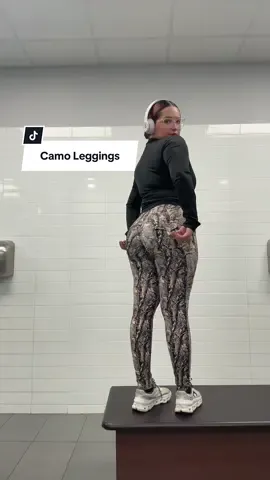 🖤 #camoleggings #leggings #gymfit #activewear 