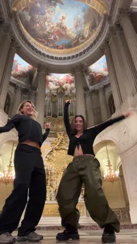 En cours de tournage pour @leroisoleilofficiel  On s’ennuie jamais…@Vanina Pietri  👔: @Salomon 