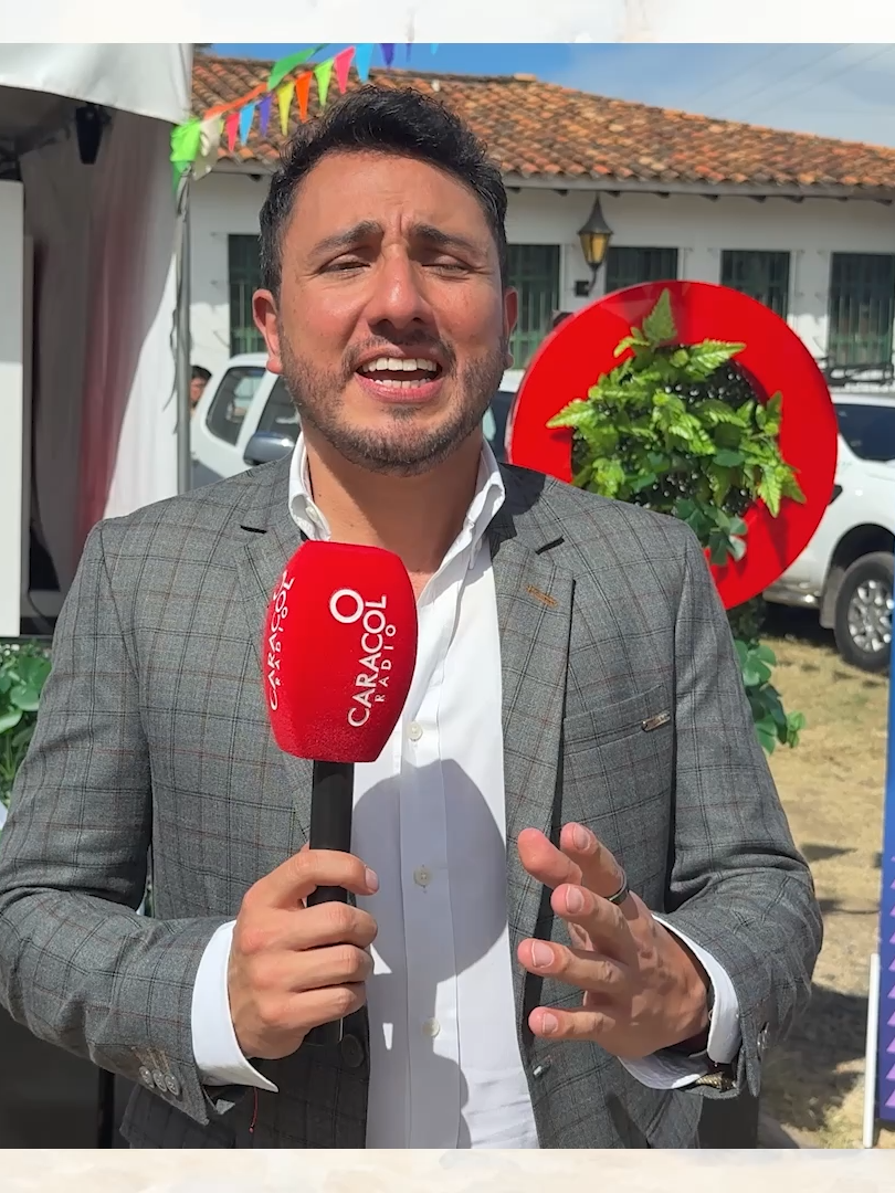 #FestivalDeLasIdeas | ¿Qué idea te quita el sueño? Durante el #FestivalDeLasIdeas, escuchamos a líderes que creen en una Colombia distinta. Ideas sobre la paz, la democracia, el futuro del Estado, la forma en que hablamos... y hasta el sueño de una presidencia. Siga cada detalle del #FestivalDeLasIdeas a través de nuestras plataformas digitales y portal web: caracol.com.co #Sueños #Colombia #Democracia