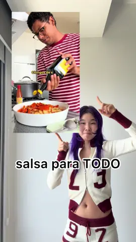 Cualquier líquido que le daba pensaba que era salsa😂😂😂😂😂😂😂 #coreano #mexico 