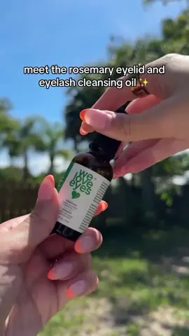 meet our newest oil ✨💚 #makeupremover #makeupremoval #eyes 