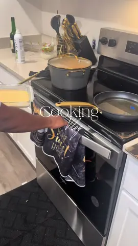 When your man is from New Orleans, Multi- tasking at its finest🤏🏾 if I didn't move all over the place it would take way longer to cook😂. The Barbifried chicken complemented this dish so well. #dinner #neworleans #cooking  #beans #chickendinner