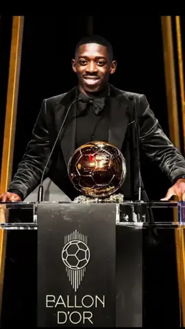 Ousmane Dembélé acaba de conquistar o Ballon d’Or de 2025! 🏆 Um feito extraordinário para o atacante do Paris Saint-Germain, que brilhou durante toda a temporada 2024-25, liderando sua equipe nas grandes vitórias, com gols decisivos, assistências clave e atuações marcantes. Depois de superar desafios e expectativas, ele prova que dedicação, talento e perseverança podem levá-lo ao topo do futebol mundial. Parabéns ao novo rei do futebol! #ousmanedembele #boladeouro2025 #futebolmundial #orgulhopsg #gênionoscampos 