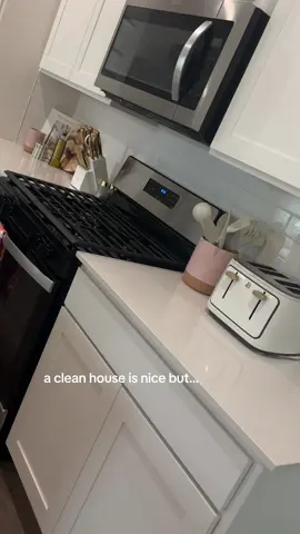 nothing makes my heart happier than sharing a home with people who make me happy:) . . . . . . . . . . #friendshipquotes #friendshipgoal #hostingideas #familygoals #familyandfriends 