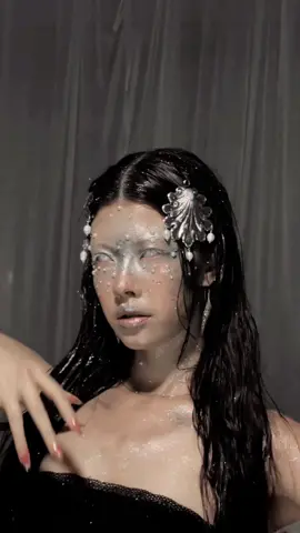 So what #halloweeninspo #halloweenmakeup #sirenmakeup #mermaidmakeup #mermaid 